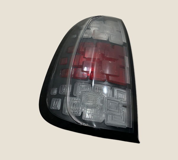 Lanterna Traseira Esquerda Uno Vivace 1.0 3cc 2017 Esquerdo Vermelho