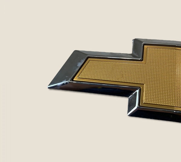 Emblema Tampa Traseira Chevrolet Onix Lt 2019 (4064) Dourado-escuro