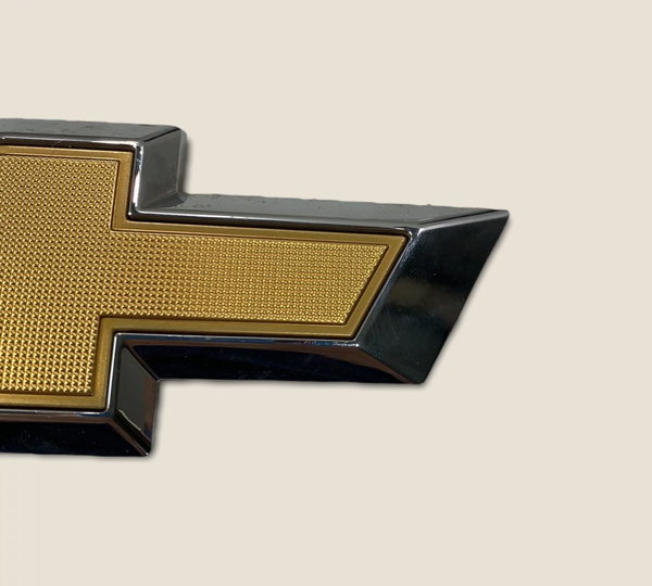 Emblema Tampa Traseira Chevrolet Onix Lt 2019 (4064) Dourado-escuro