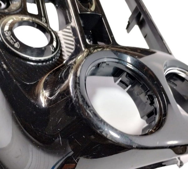 Moldura Central Do Painel Nissan March Com Detalhes