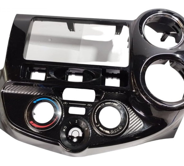 Moldura Central Do Painel Nissan March Com Detalhes