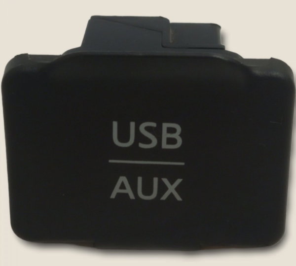 Entrada Usb Auxiliar Nissan March Sv 2013/13 (g)