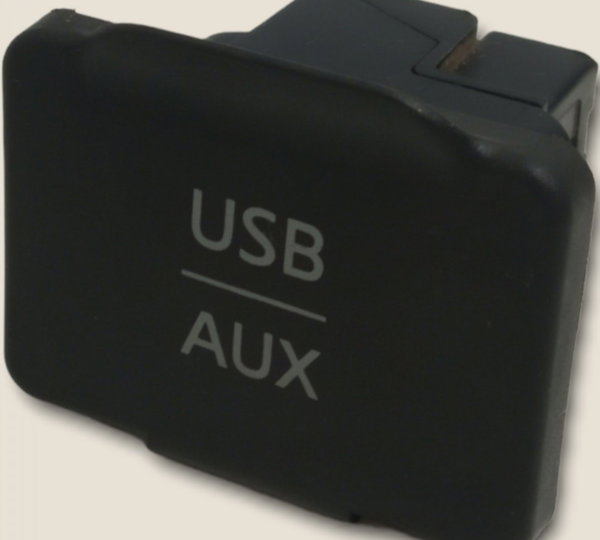 Entrada Usb Auxiliar Nissan March Sv 2013/13 (g)