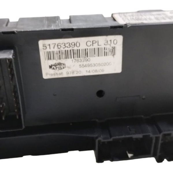 Caixa De Fusível Fiat Linea 1.9 16v Dualogic 51825838