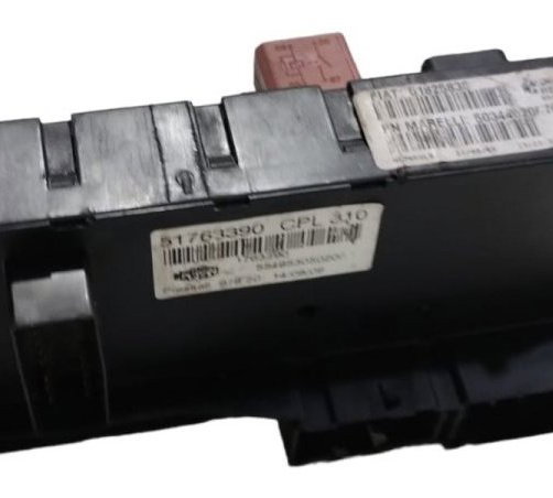 Caixa De Fusível Fiat Linea 1.9 16v Dualogic 51825838