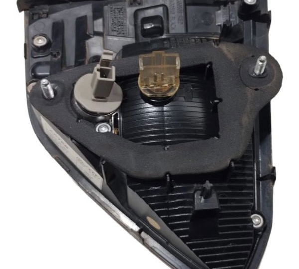 Lanterna Tampa Traseira Lado Direito Vw Fox 2019 Direito