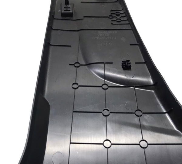 Moldura Inf. Coluna Central Dir. Onix Prisma 13/19 52088979