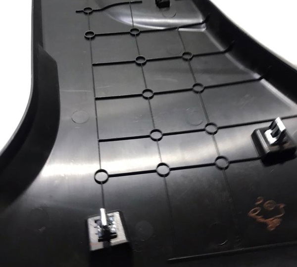 Moldura Inf. Coluna Central Dir. Onix Prisma 13/19 52088979