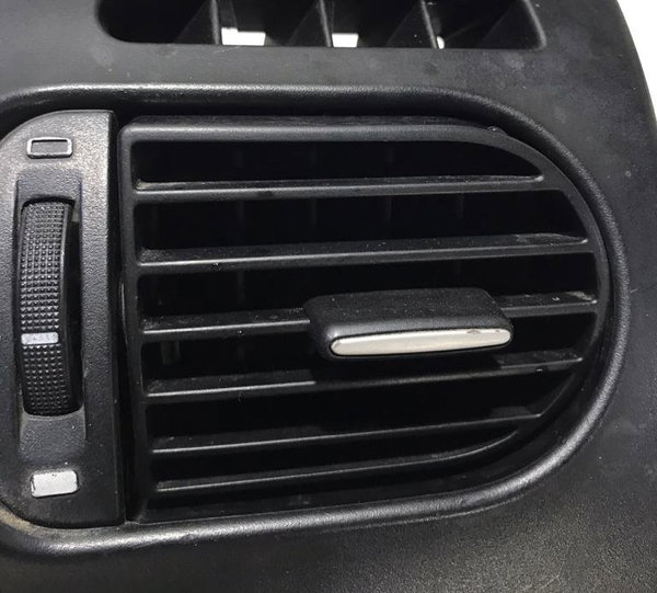 Difusor Ar Dianteira/direita Fiat Palio Weekend 2013 A 2019