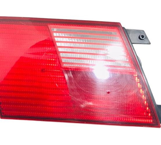 Lanterna Tampa Traseira Equerda Vw Santana 1998/2006