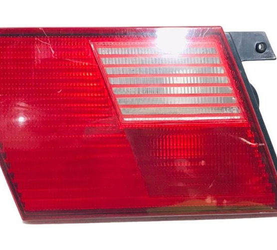 Lanterna Tampa Traseira Direita Vw Santana 1998-2006