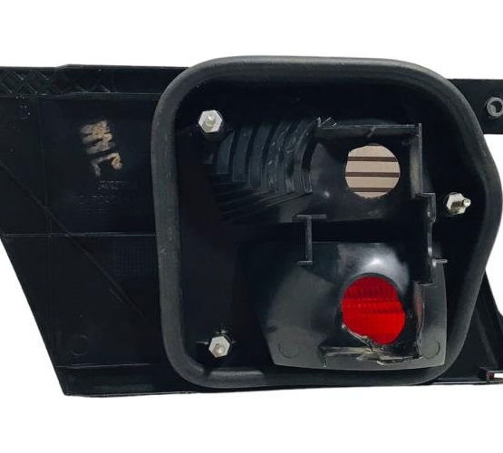 Lanterna Tampa Traseira Direita Vw Santana 1998-2006