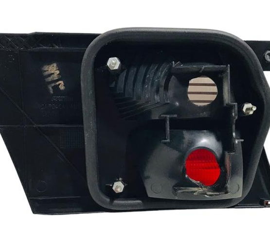 Lanterna Tampa Traseira Direita Vw Santana 1998-2006