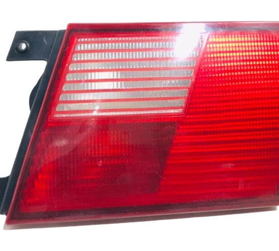 Lanterna Tampa Traseira Direita Vw Santana 1998-2006