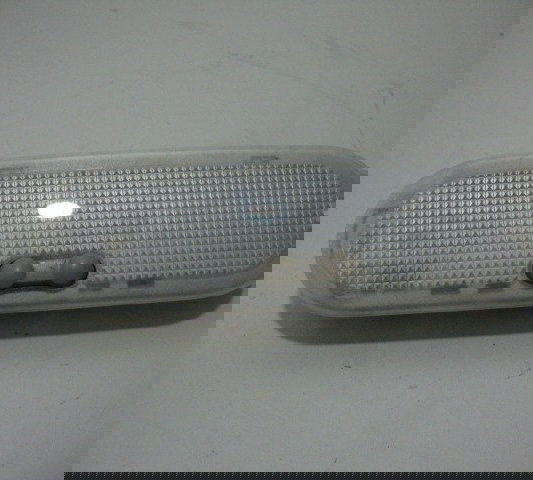 Luz De Teto Central Nissan March-usado