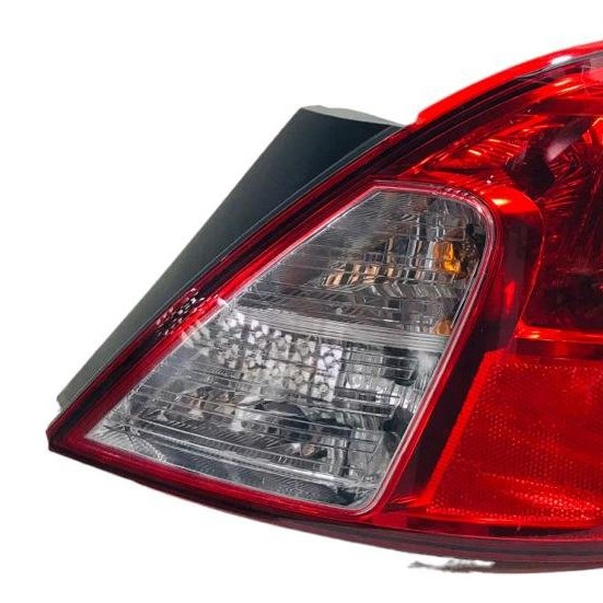 Lanterna Traseira Direita Nissan Versa 2013 Usado C/detalhe