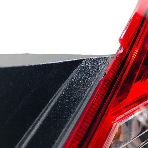 Lanterna Traseira Direita Nissan Versa 2013 Usado C/detalhe