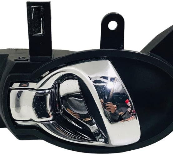 Maçaneta Interna Direito Nissan March / Versa 2011/18 Usada Original Foto