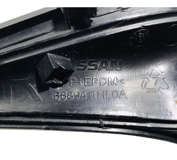 Acabamento Churrasqueira Direita Nissan Versa 2012/2018