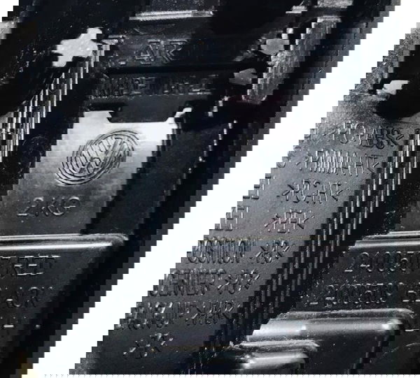 Lanterna Tampa Traseira Lado Esquerdo Vw Fox 2015/2019