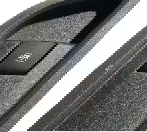 Moldura Botão Vidro Elétrico Chevrolet Cobalt 2015 94732451