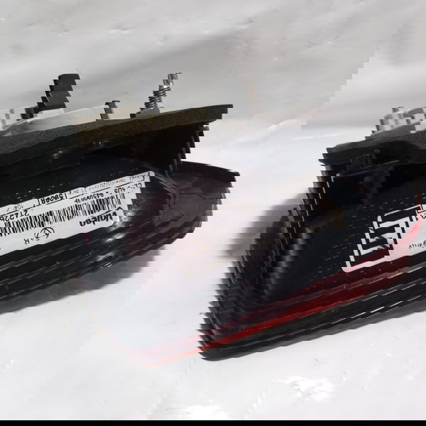 Lanterna Tampa Traseira Lado Esquerdo Vw Voyage G6 2010