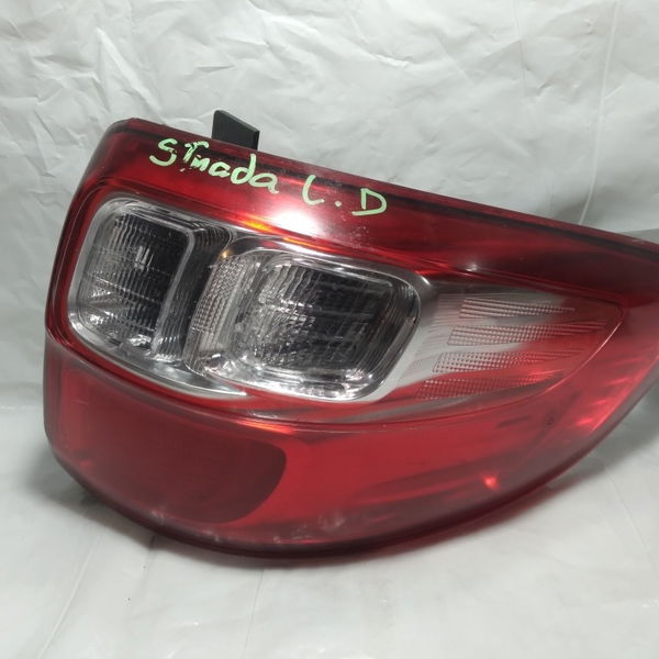 Lanterna Traseira Direita Fiat Strada 2014