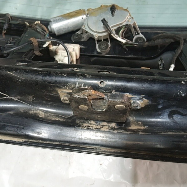 Capo Traseiro Com Vidro Vigia Vw Golf 2004 Sapão  Preto