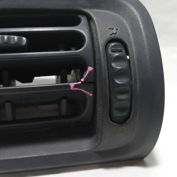 Difusor Ar Lateral Esquerdo Renault Clio 2005