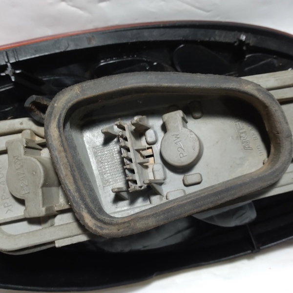 Lanterna Traseira Esquerda Gm Celta 2003