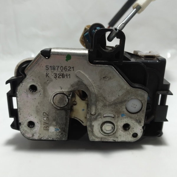 Fechadura Porta Dianteira Direita Fiat Palio Attractive 2011