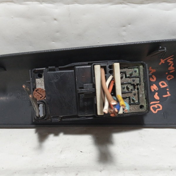 Botão Comando Vidro Elétrico Diant. Direito Gm Blazer 1997