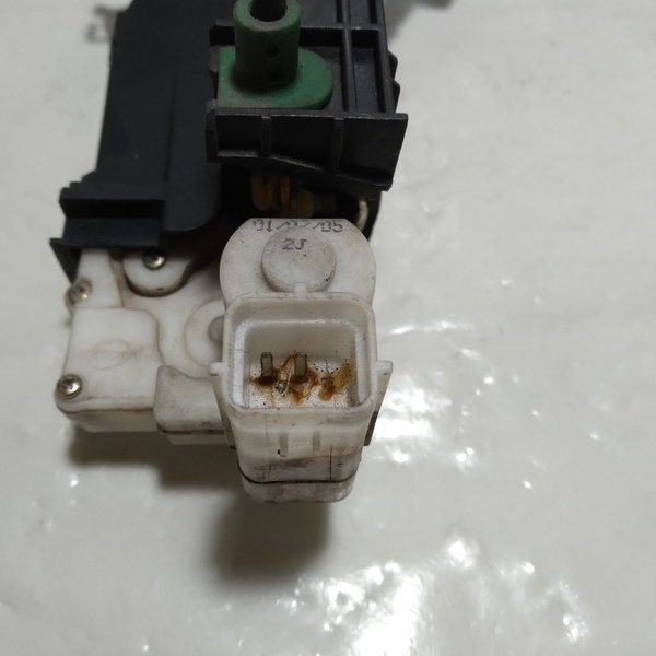 Fechadura Porta Dianteira Direita Ford Fiesta 2005