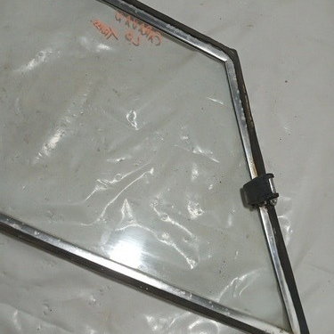 Vidro Basculante Traseiro Direito Gm Caravan  1977