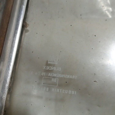 Vidro Basculante Traseiro Direito Gm Caravan  1977