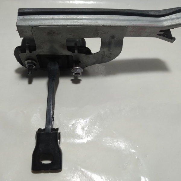 Guia Do Vidro Traseiro Direito Peugeot 208 2016