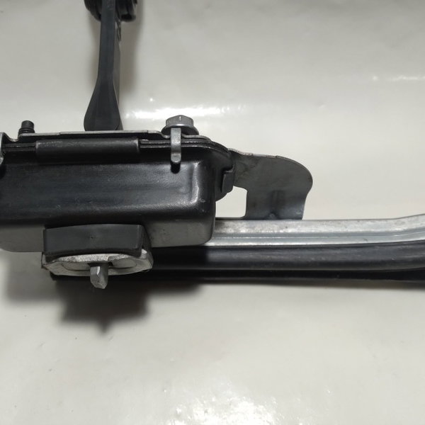 Guia Do Vidro Traseiro Direito Peugeot 208 2016