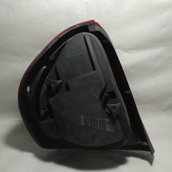 Lanterna Traseira Direita Renault Clio Sedam 2008 Direito Vermelho