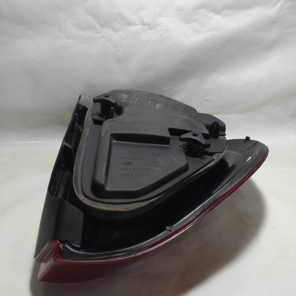 Lanterna Traseira Direita Renault Clio Sedam 2008 Direito Vermelho