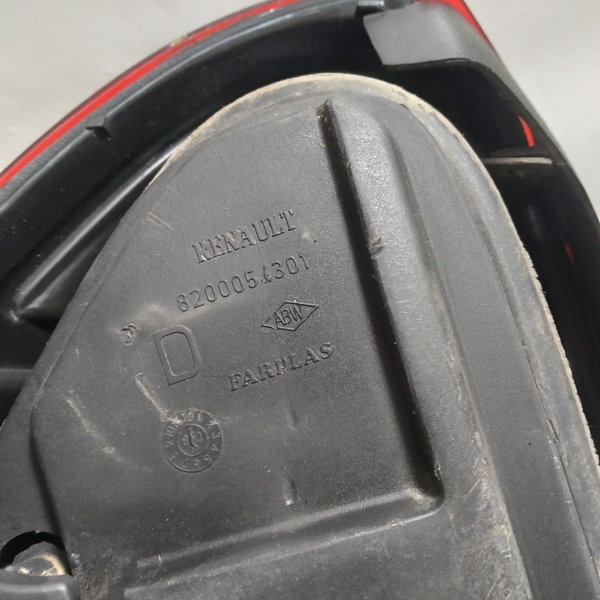 Lanterna Traseira Direita Renault Clio Sedam 2008 Direito Vermelho