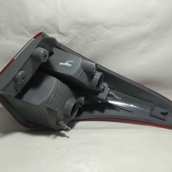 Lanterna Traseira Esquerda Hyundai Hb20 2014 Esquerdo Vermelho