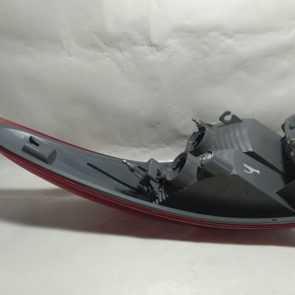 Lanterna Traseira Esquerda Hyundai Hb20 2014 Esquerdo Vermelho