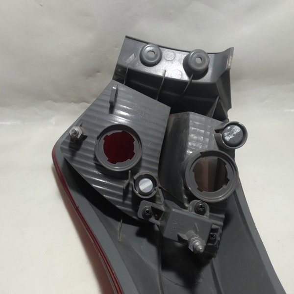 Lanterna Traseira Esquerda Hyundai Hb20 2014 Esquerdo Vermelho