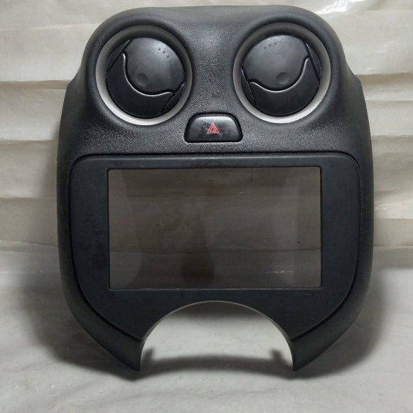 Acabamento Moldura Painel Central Nissan March 2012