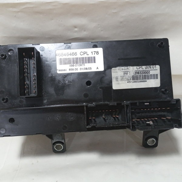 Caixa Fusível Fiat Palio 1.8 Gm 2005