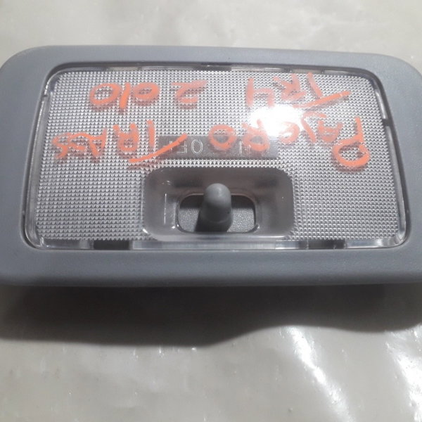 Luz De Teto Traseira Mitsubishi Pajero Tr4 2010