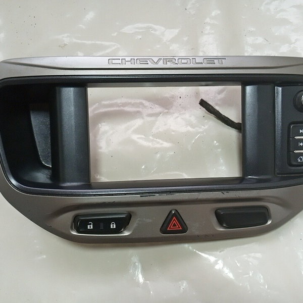 Moldura Central Painel Botão Alerta/trava Gm Spin 2017