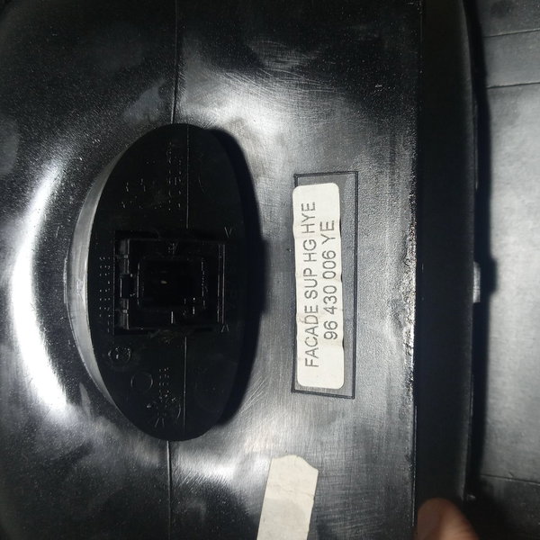 Moldura Do Relógio Botao Alerta Peugeot 1.6 206 2006
