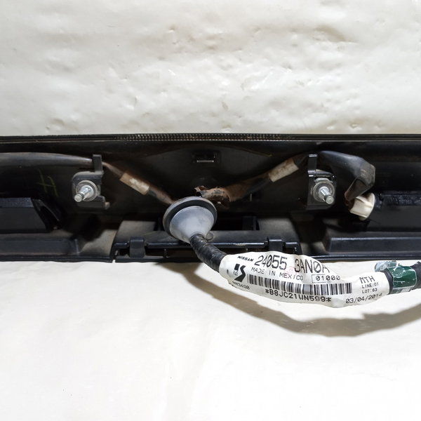 Aplique Tampa Traseira Nissan Versa 2014