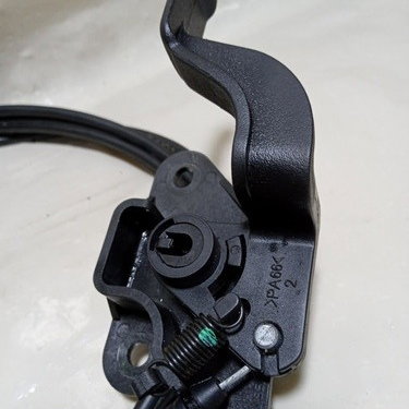 Cabo Puxador Capô/ Portinhola Nissan Versa 2014